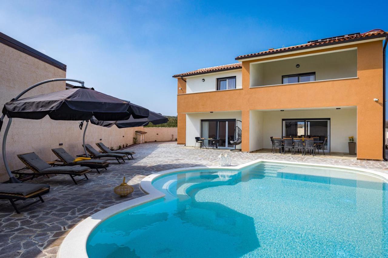 Villa Nur Pula Exterior foto
