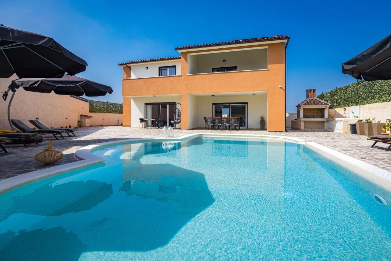 Villa Nur Pula Exterior foto